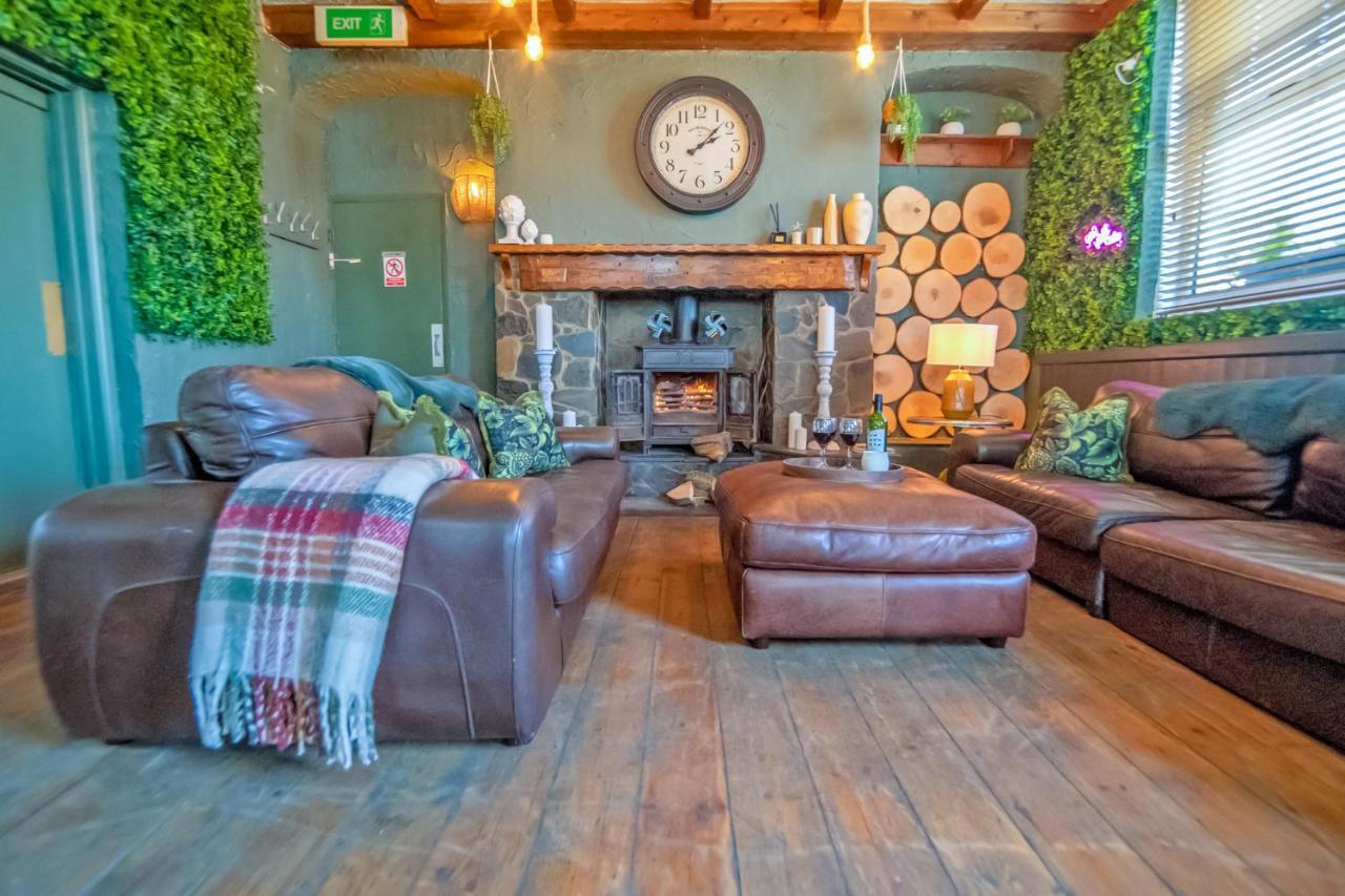 Coelbren Entire Venue With Accommodation Sleeps Up To 19 - Waterfall Country Escape Wales מראה חיצוני תמונה