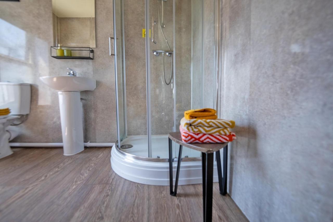 Coelbren Entire Venue With Accommodation Sleeps Up To 19 - Waterfall Country Escape Wales מראה חיצוני תמונה