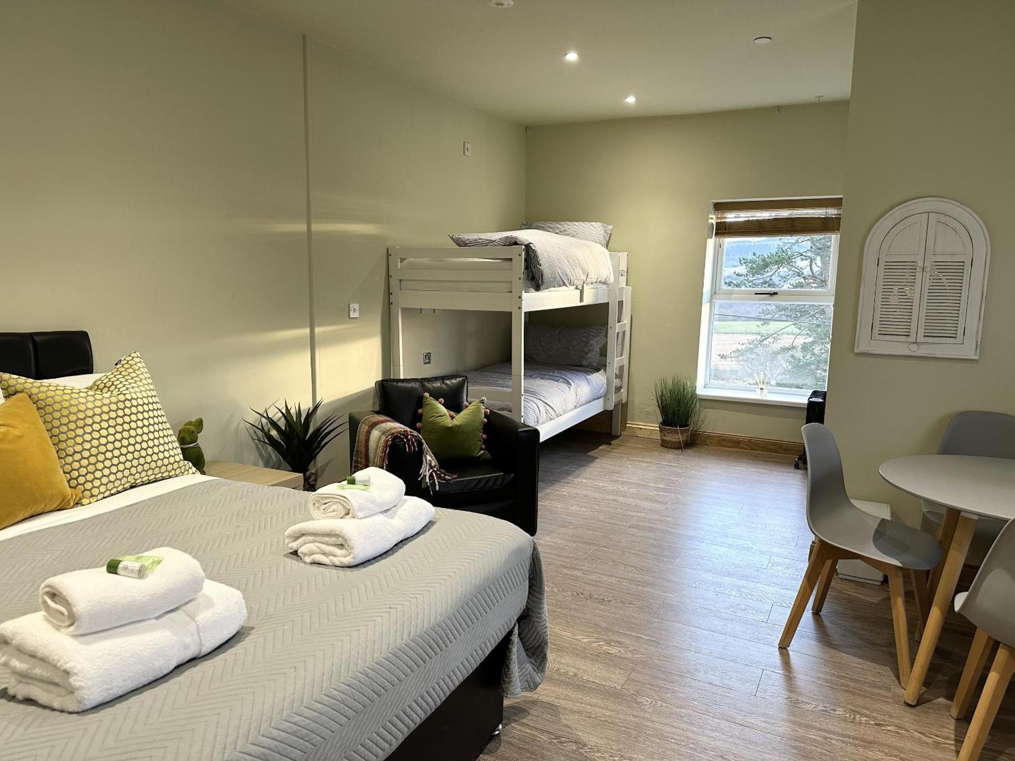 Coelbren Entire Venue With Accommodation Sleeps Up To 19 - Waterfall Country Escape Wales מראה חיצוני תמונה