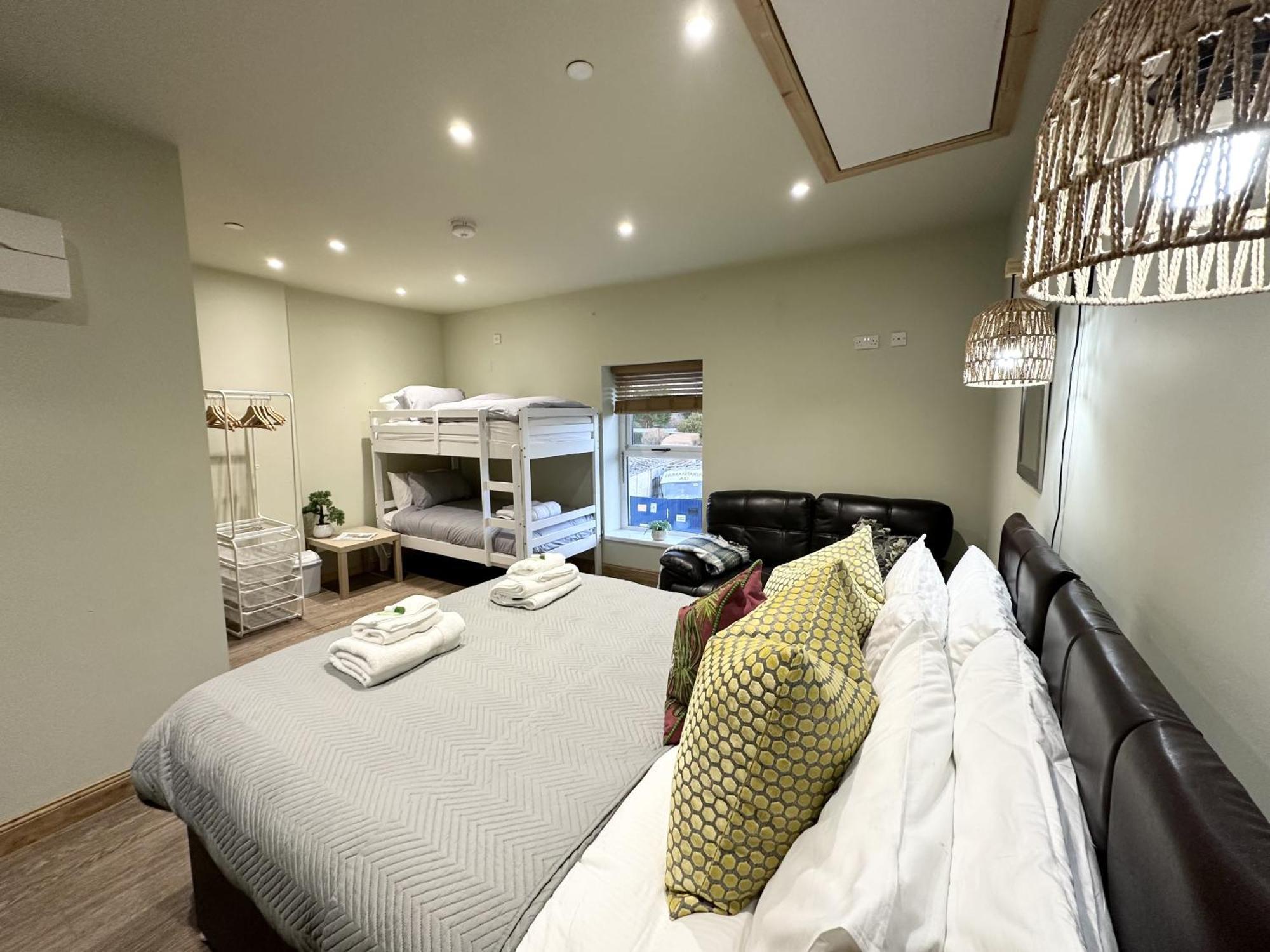Coelbren Entire Venue With Accommodation Sleeps Up To 19 - Waterfall Country Escape Wales מראה חיצוני תמונה