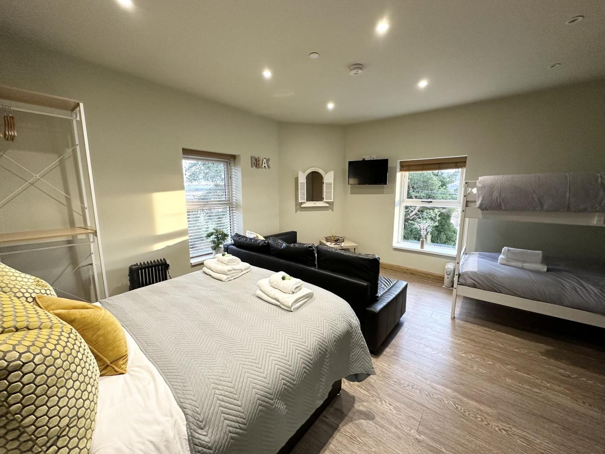 Coelbren Entire Venue With Accommodation Sleeps Up To 19 - Waterfall Country Escape Wales מראה חיצוני תמונה