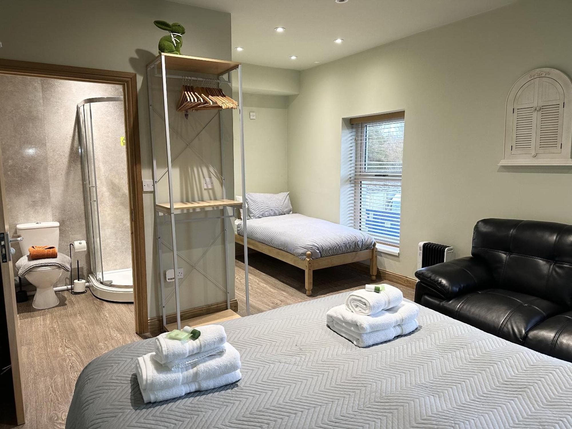 Coelbren Entire Venue With Accommodation Sleeps Up To 19 - Waterfall Country Escape Wales מראה חיצוני תמונה